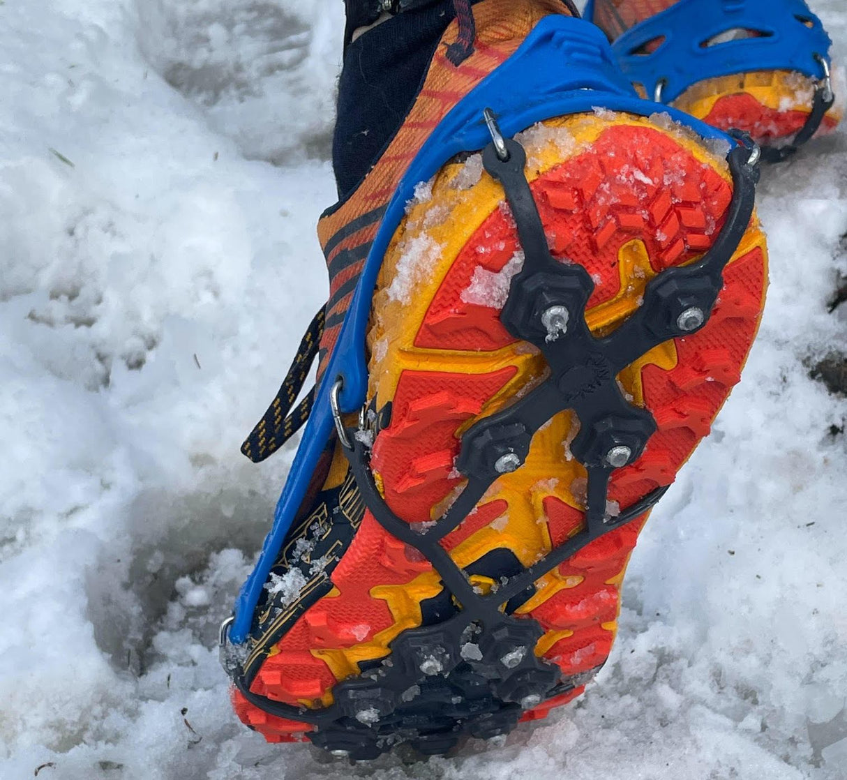 Kahtoola EXOspikes Blau im Schnee